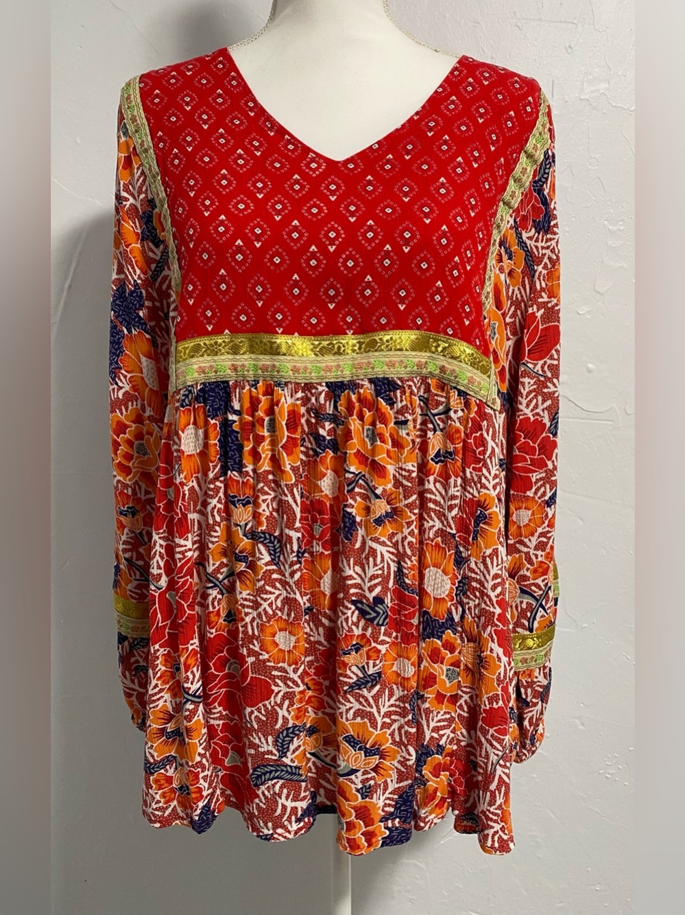 Cynthia Rowley Red Floral V-Neck Long Sleeve Top with Orange Accents